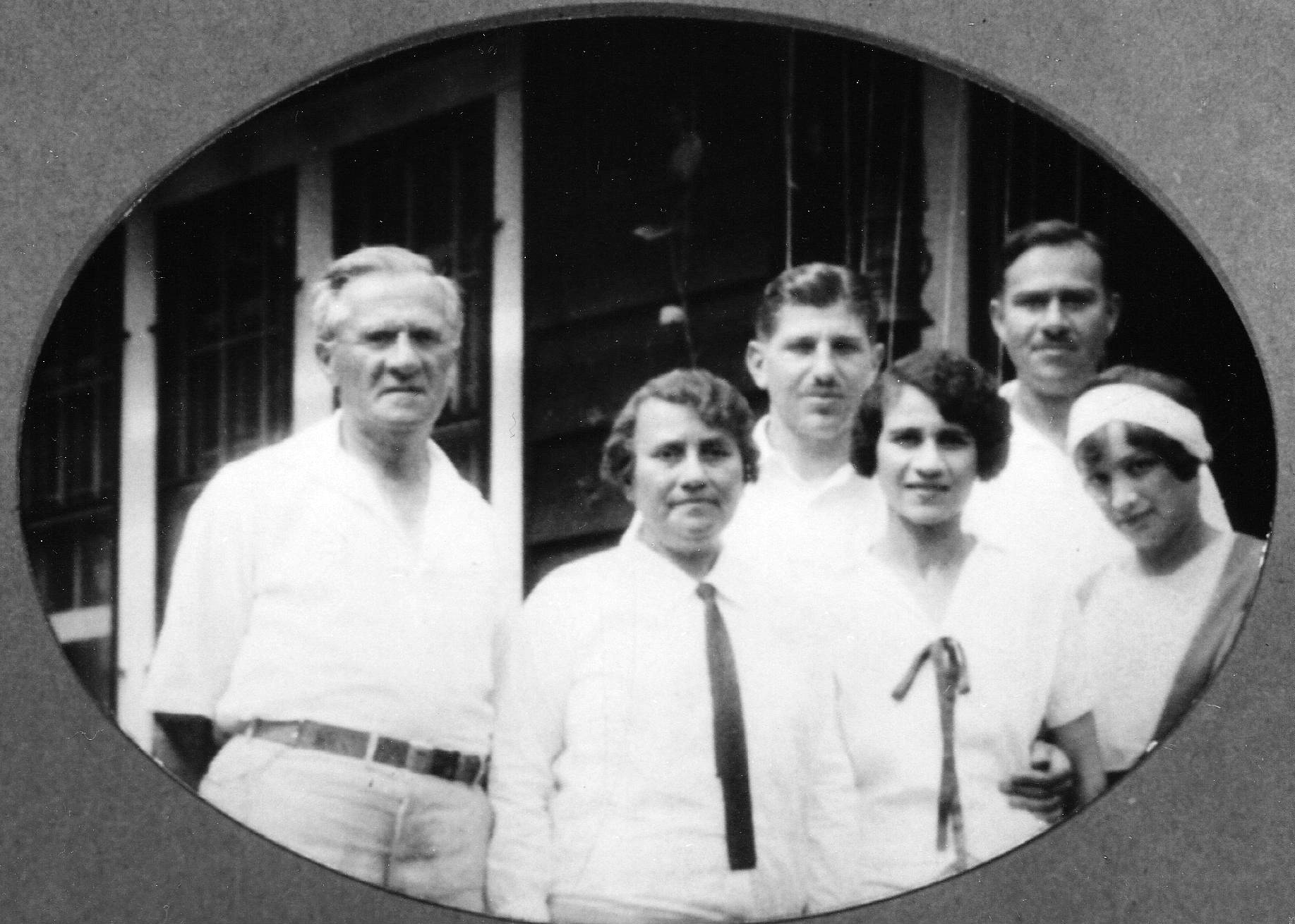 Nathan & Harriet Herzog, Abraham Serby, Geraldine Herzog, Sanford & Amy Herzog, 1925