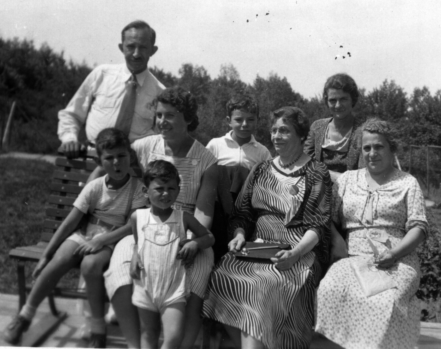 Tillie Jacobson Levy with family, August 1934
