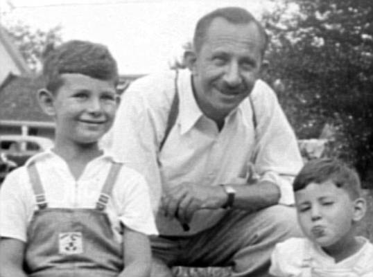 Isaac Jacob Zemon with sons Richard and Robert (close up)